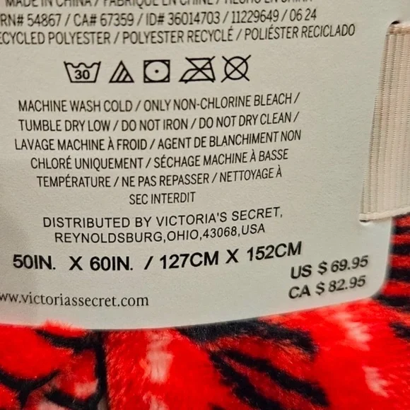 NWT, Victoria Secret plush blanket. - Picture 4 of 4